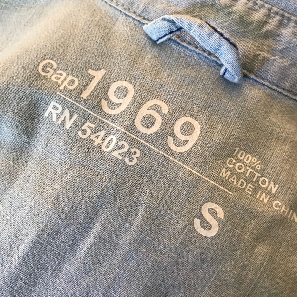 Gap Chambray Button Down Blouse W/Pockets Size S - image 5